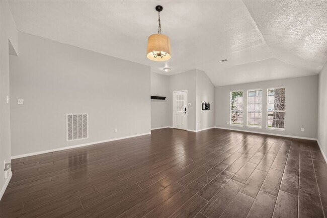 Building Photo - 22619 Old Church Ln
