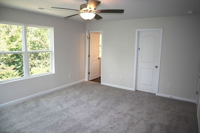 Building Photo - Two bedroom, 2.5 bath townhome in Ridge Creek, Whitsett
