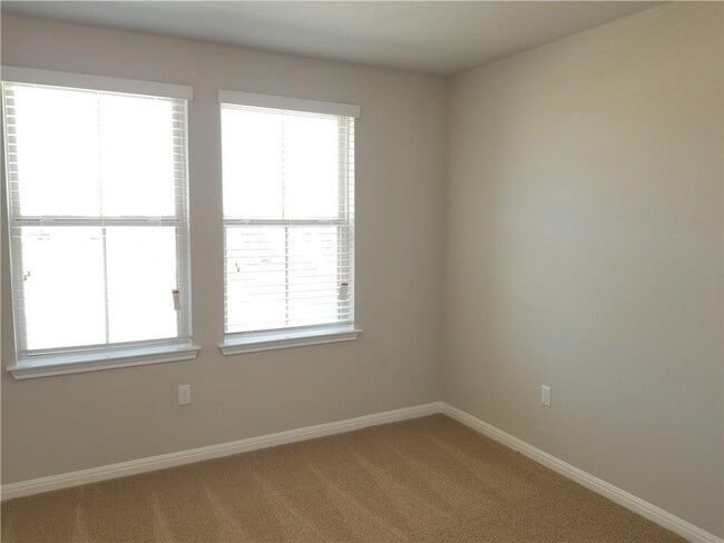 Building Photo - 1024 Peregrine Way