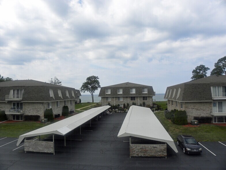 Building Photo - 3626 Lakeshore Dr