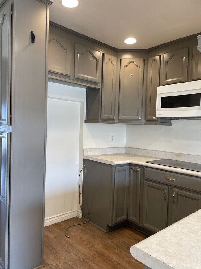 Building Photo - Lovely 2 bed, 2 bath Duplex Home in Orange