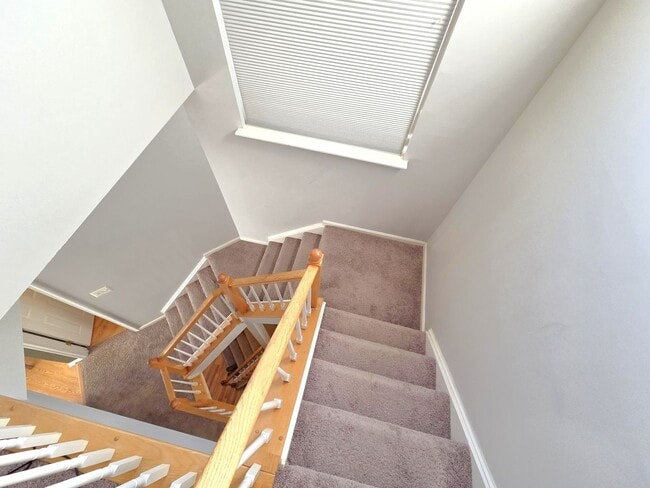 Building Photo - Charming 3 Bed 2.5 Bath End-Unit Townhome with Deck & Patio In The Villages of Saybrook