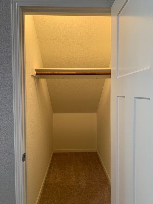 Building Photo - Designer Inspired 4x3 Stunning Home with Bonus Room and 2 Car Garage!