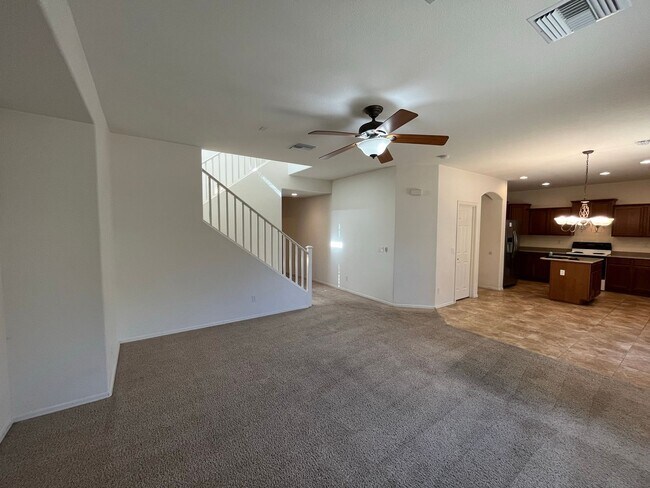 Building Photo - 4 Bedroom Home in Lantana Village Near E Ocotillo Rd. and S McQueen Rd!