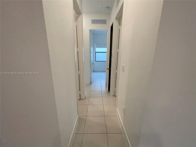 Building Photo - 4506 SW 174th Ave