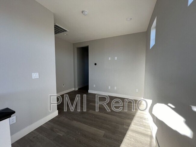 Building Photo - 2176 Selway Dr
