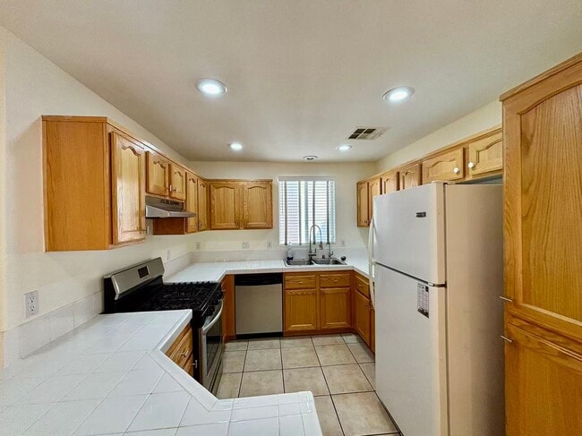 Building Photo - Two-story single-family home