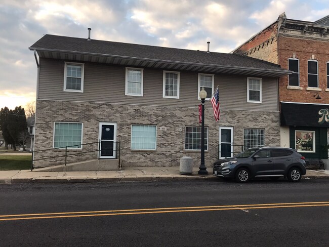 Building Photo - 105 N Elm St
