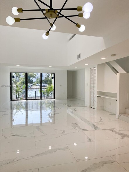 Building Photo - 316 Poinciana Island Dr