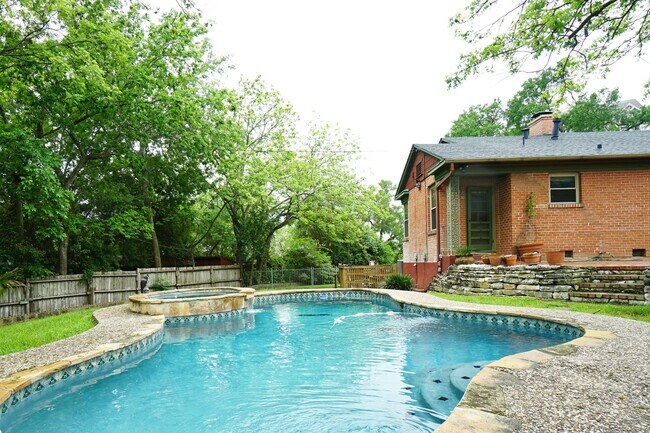Building Photo - 149 Downing Dr
