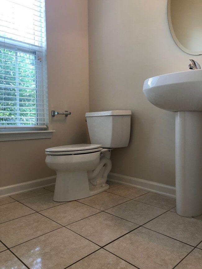 Building Photo - Available for immediate move in - Gorgeous...