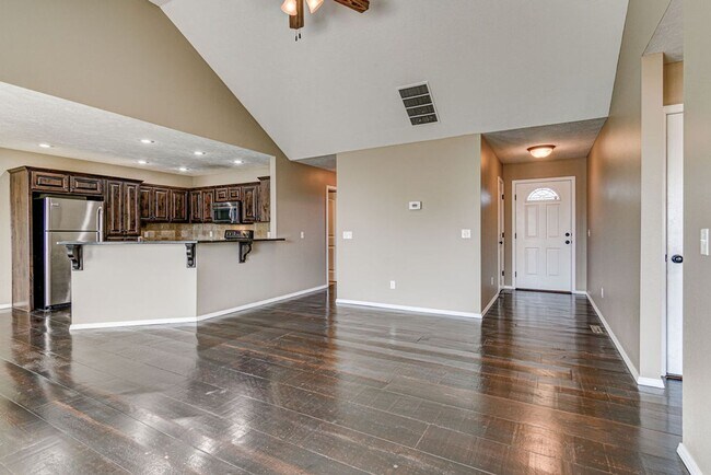 Building Photo - Beautiful all brick 3 bed 2 bath house in ...