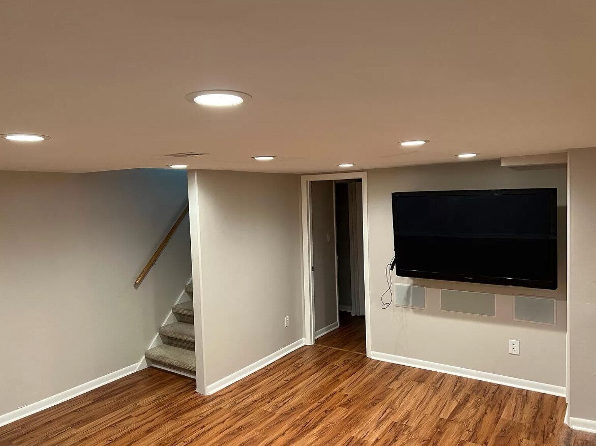 Building Photo - 1120 Ivy Ln