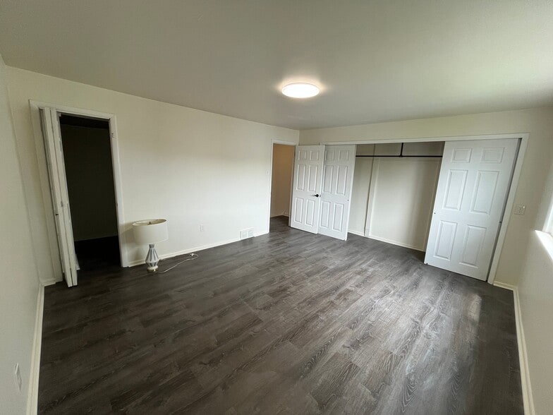 Building Photo - 4227 Greenmount Rd