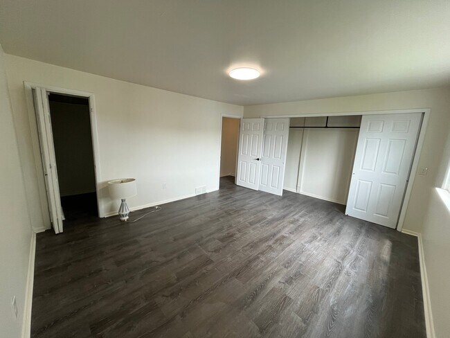Building Photo - 4227 Greenmount Rd