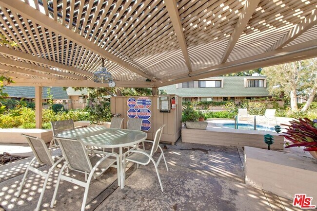 Building Photo - 4751 La Villa Marina
