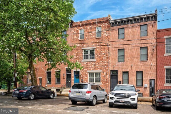 Primary Photo - 2351 E York St