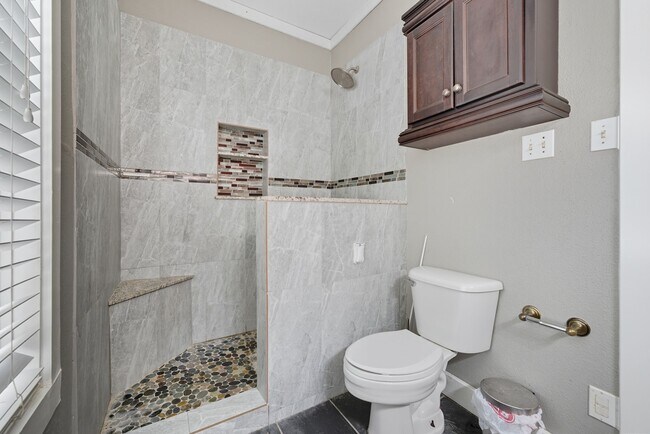 Building Photo - 3015 Chenevert St