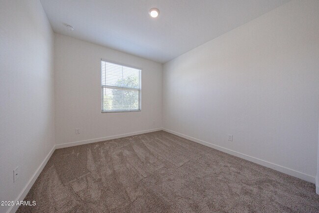 Building Photo - 16581 W Charlotte Dr