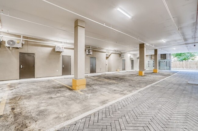 Building Photo - Live Big in a Loft Apartment!