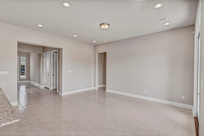 Building Photo - 3901 Tavarez St
