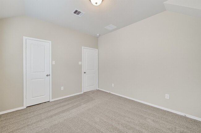 Building Photo - 411 Sunlit Vly Cir