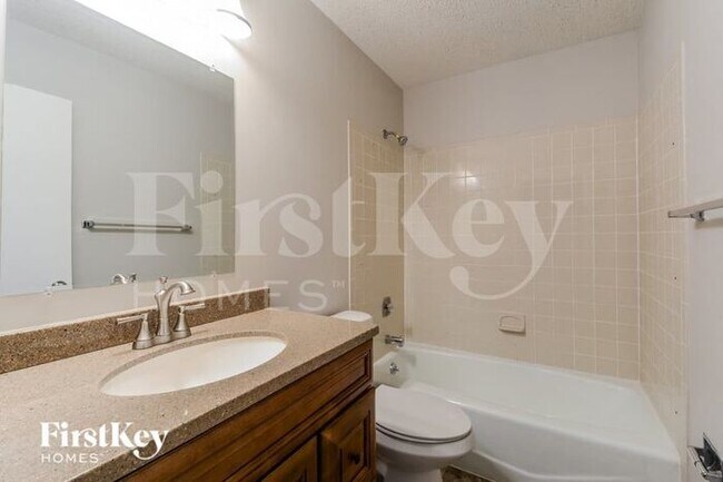 Building Photo - 15 Parkwood Dr