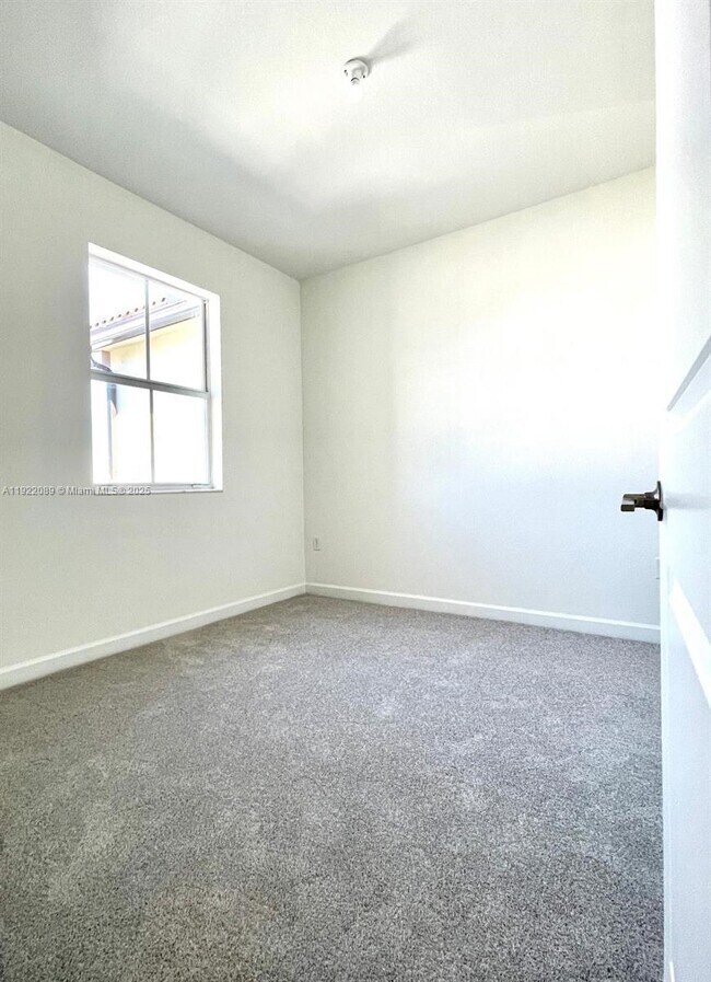 Building Photo - 2751 SE 26th St