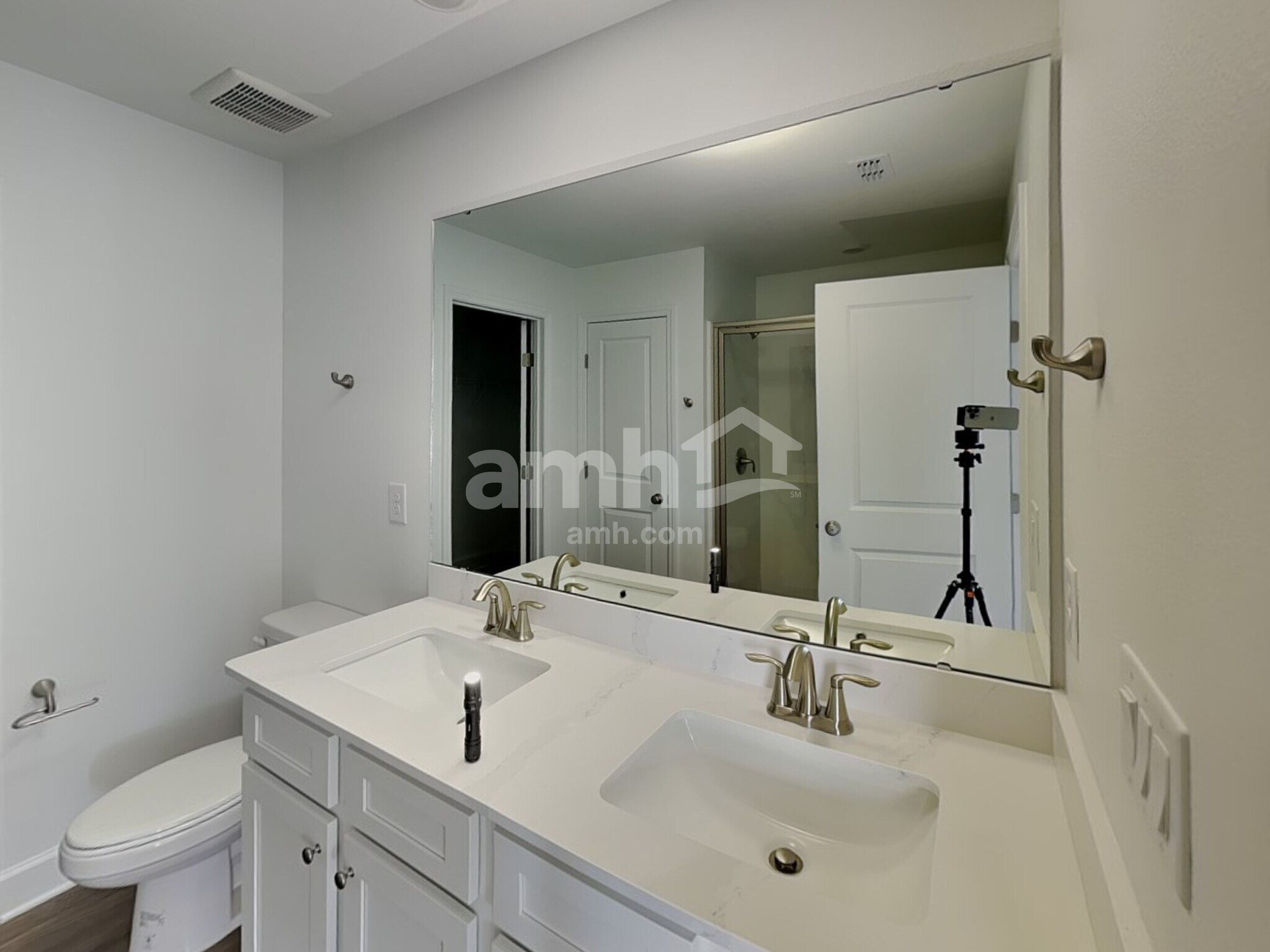 Building Photo - 16421 Cheyanne Ct