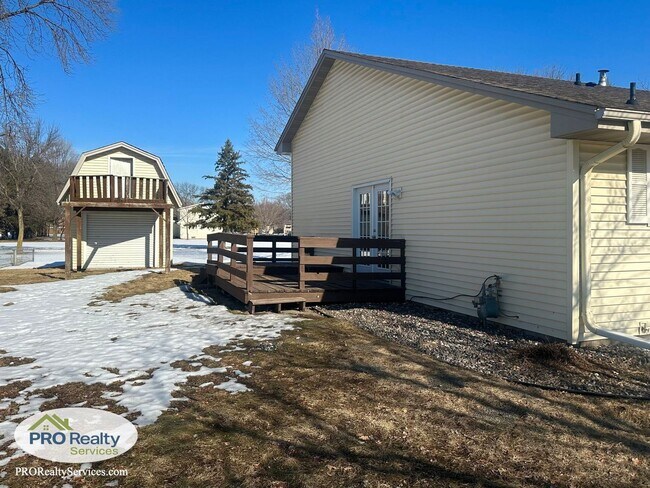 Building Photo - 3 Bedroom Home in Maple Grove