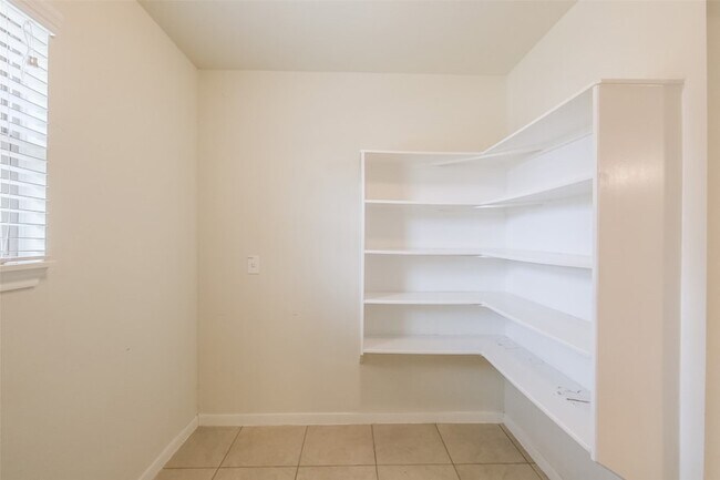 Building Photo - 6811 Gonzales Pt