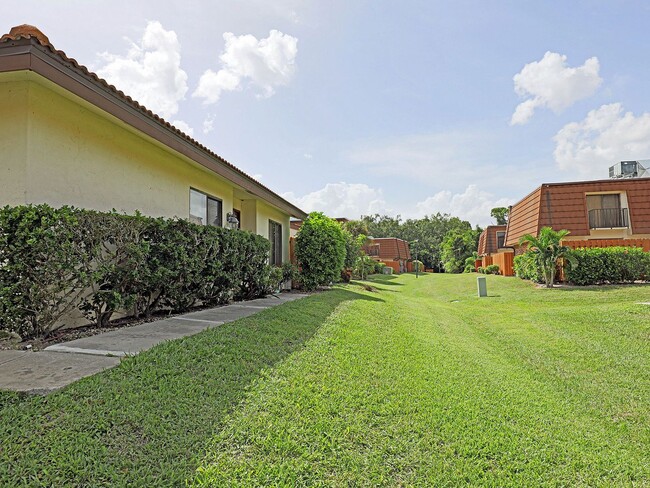 Building Photo - The Hamlet 1420-3