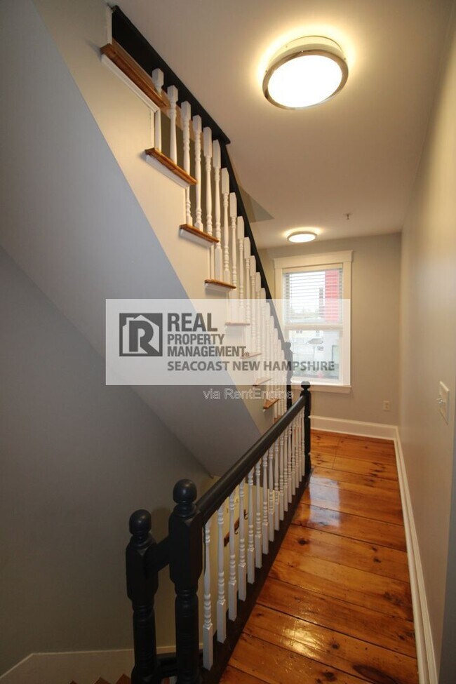 Building Photo - 586 Central Ave