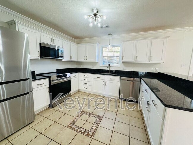 Building Photo - 10809 Topview Ln