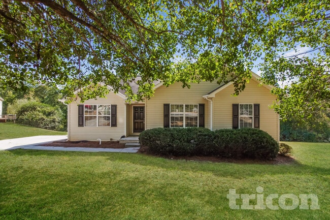 Building Photo - 2309 Saluda Dr