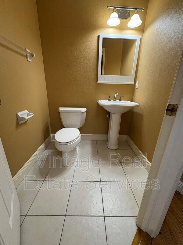 Building Photo - 2856 Bayshore Trails Dr