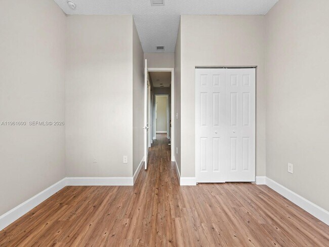 Building Photo - 1049 NE 42nd Pl