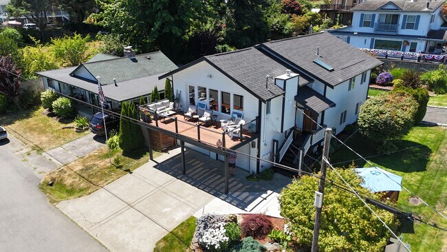 Primary Photo - VIEW HOME FOR RENT!