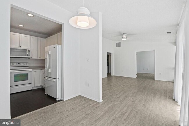 Building Photo - 11039 Villaridge Ct