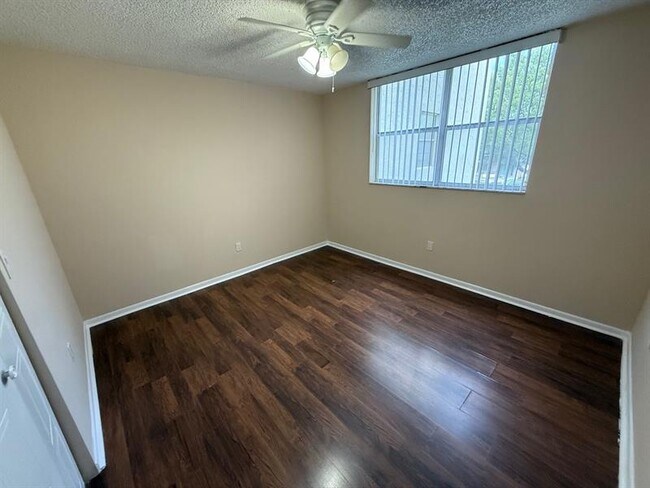 Building Photo - 1820 N Lauderdale Ave