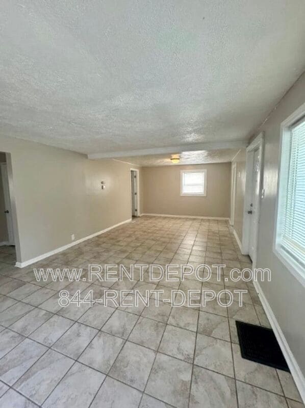 Building Photo - 1021 Vanderburgh Ave