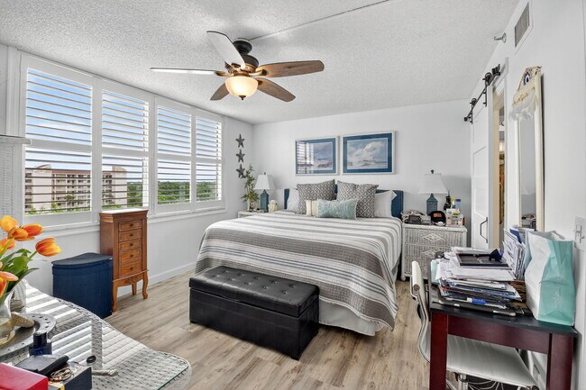 Building Photo - 14527 Bonaire Blvd