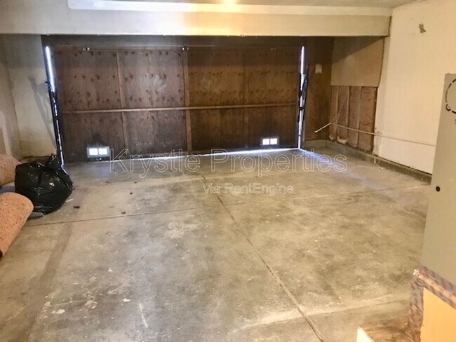 Building Photo - 267 Quartz Ln