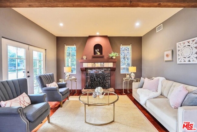 Building Photo - 1847 E Del Mar Blvd