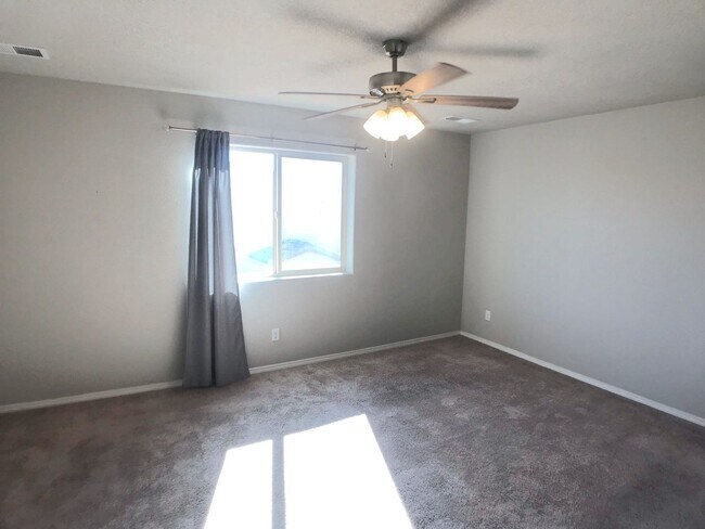 Building Photo - Beautiful 3-Bedroom Home in Tierra Oeste –...