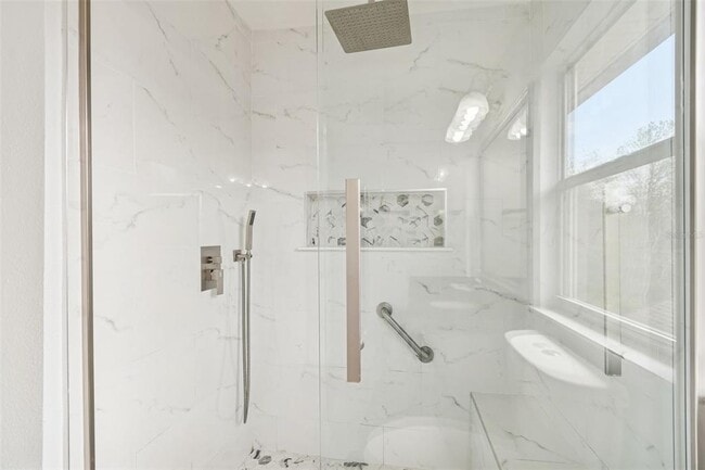 Building Photo - 18154 Sandy Pointe Dr