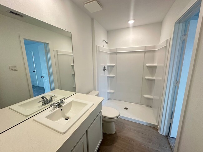 Building Photo - Brand New 3 Bed 2 Bath