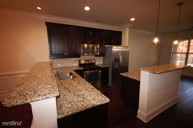 Building Photo - 2151 Peachford Rd