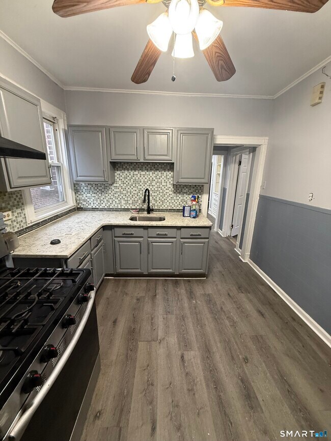 Building Photo - 378 Bond St