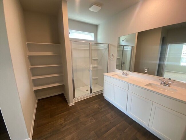 Building Photo - Brand New 4 Bed 2.5 Bath House with Large ...